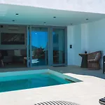 Mykonos Village 아파트 *
