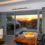 Mykonos Village 아노 메라