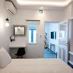 Mykonos Village 아파트